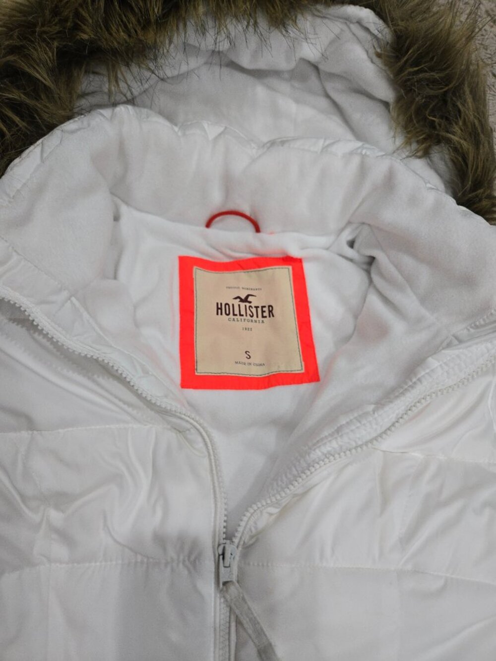 ❄️Hollister White Puffer Jacket Faux Fur Hood Belted Size Small Winter Coat❄️ - Picture 5 of 6